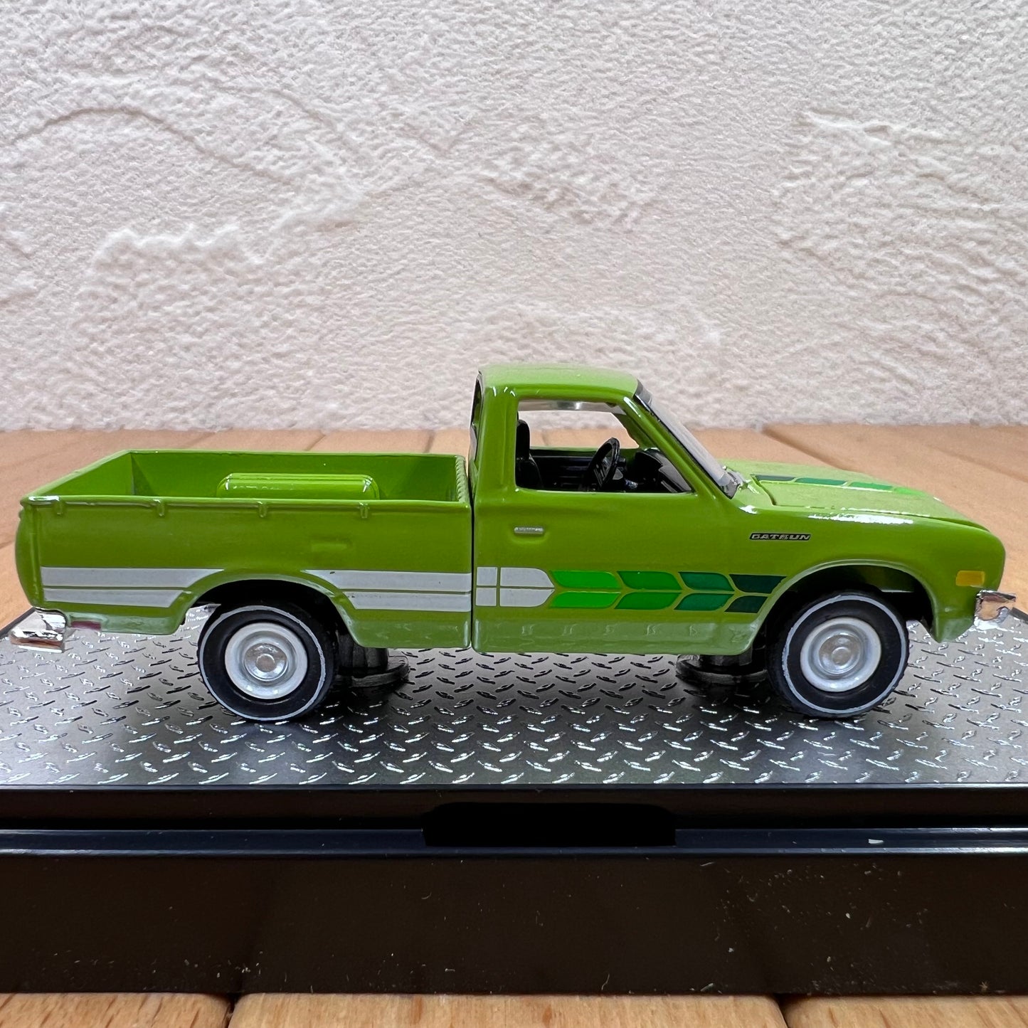 1/64 Scale 1977 Datsun Pickup Truck Diecast Model Car