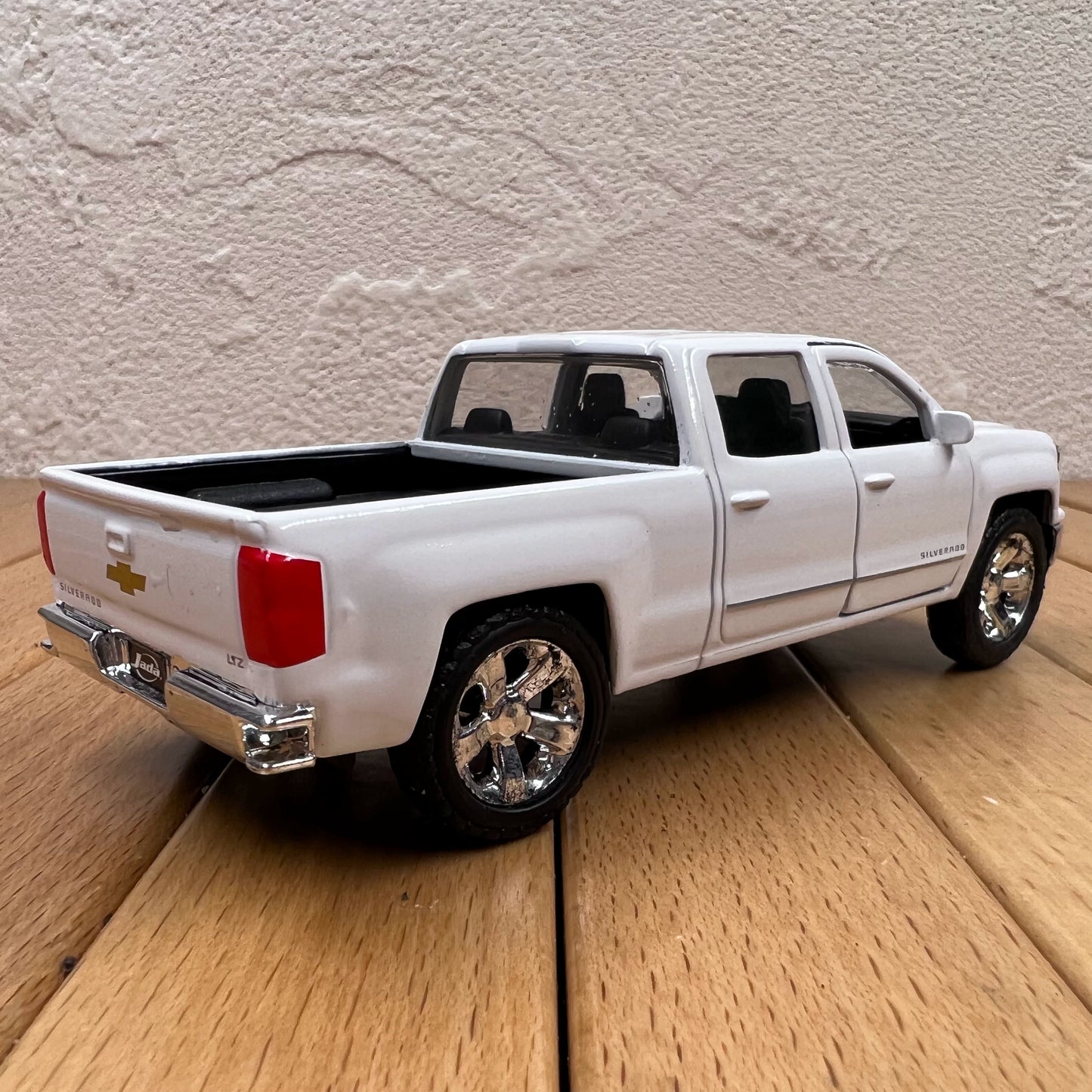 1/32 Scale 2014 Chevrolet Silverado Pickup Truck Diecast Model