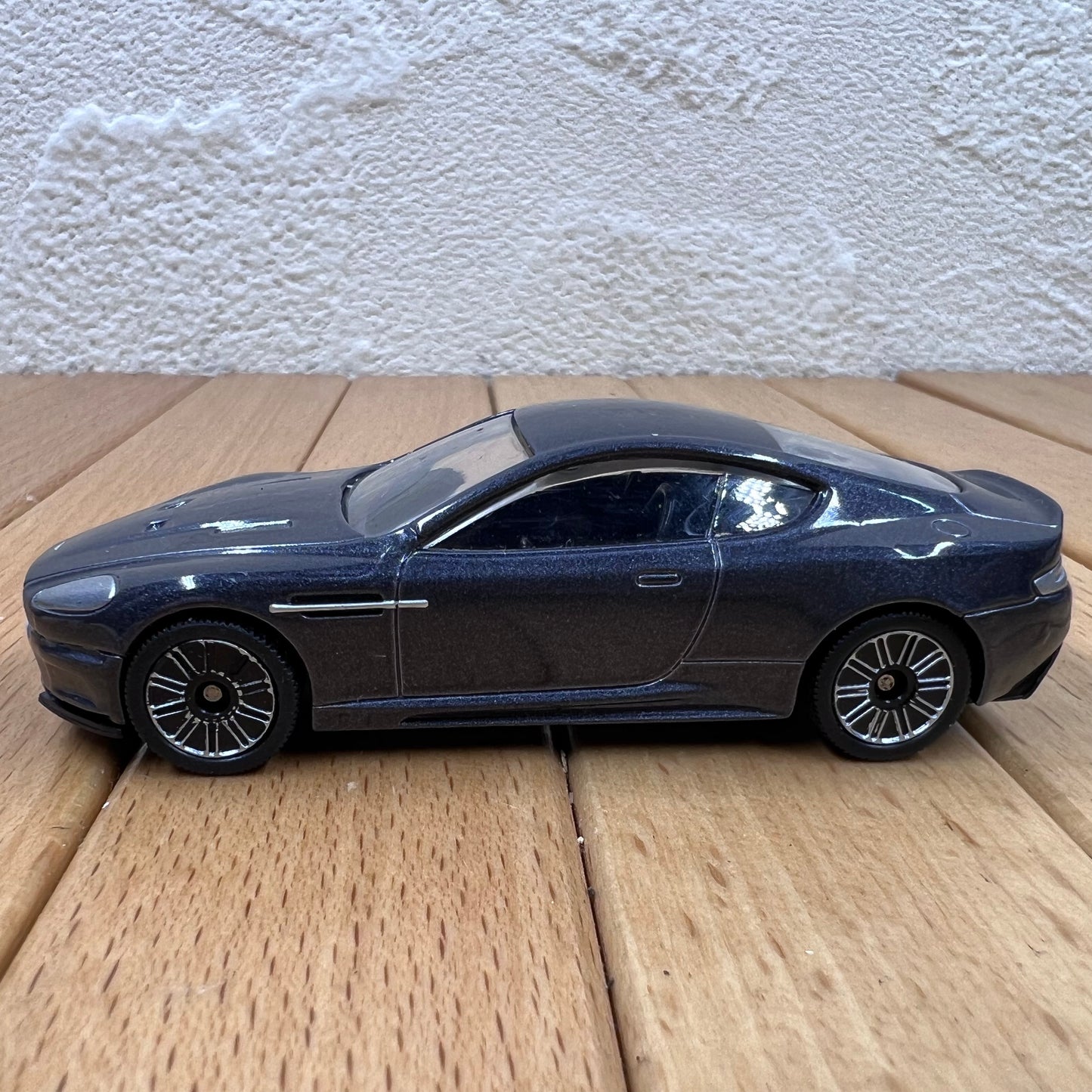 1/50 Scale Aston Martin DBS Diecast Model Car