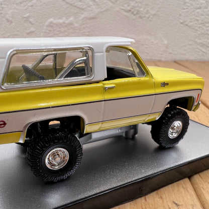 1/64 Scale 1974 Chevrolet K5 Blazer SUV Diecast Model Car