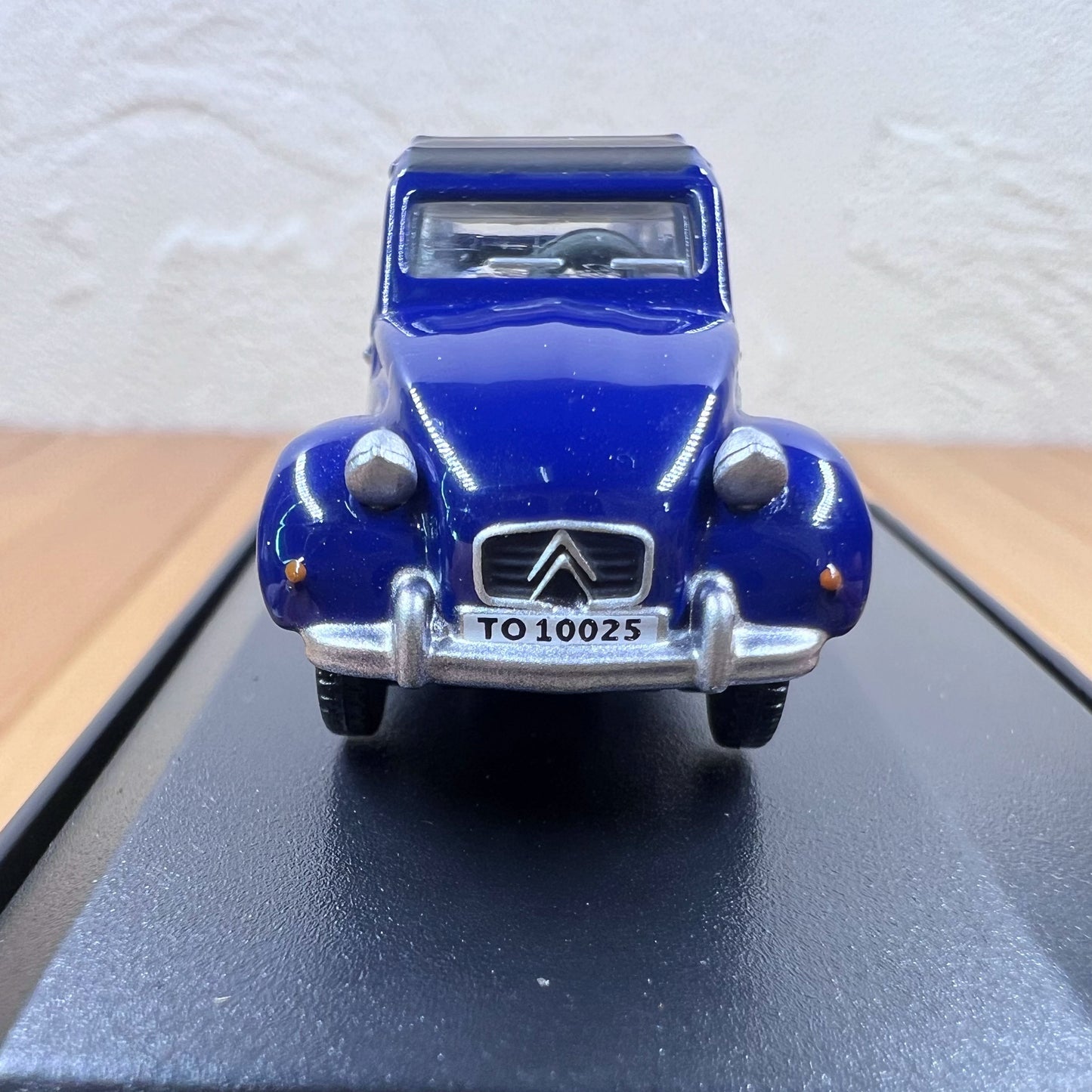 1/76 Scale Citroën 2CV6 Diecast Model Car