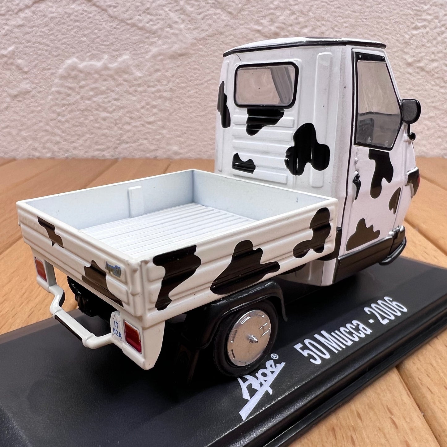 1/32 Scale 2006 Piaggio Ape 50 Mucca Tricycle Pickup Diecast Model