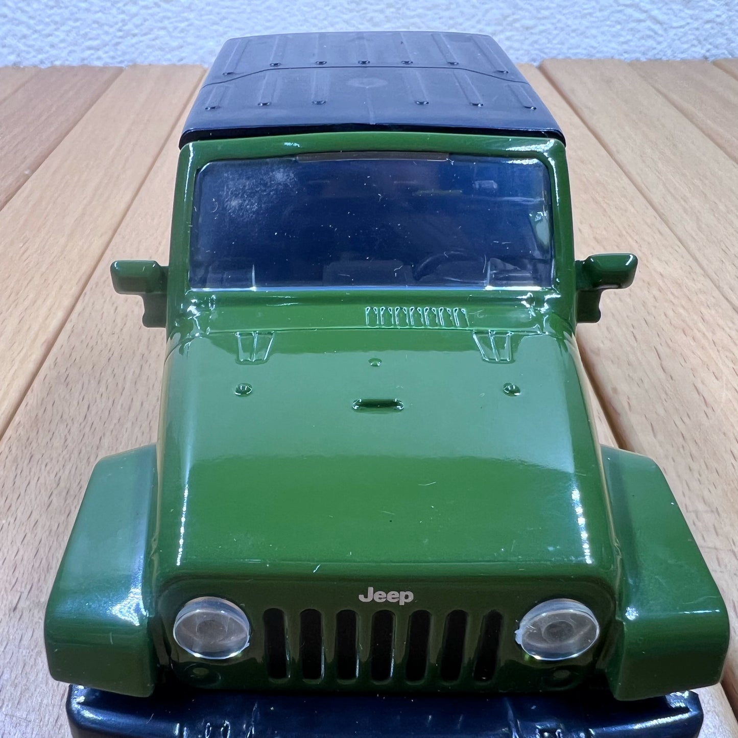 1/32 Scale Jeep Wrangler SUV Diecast Model Car