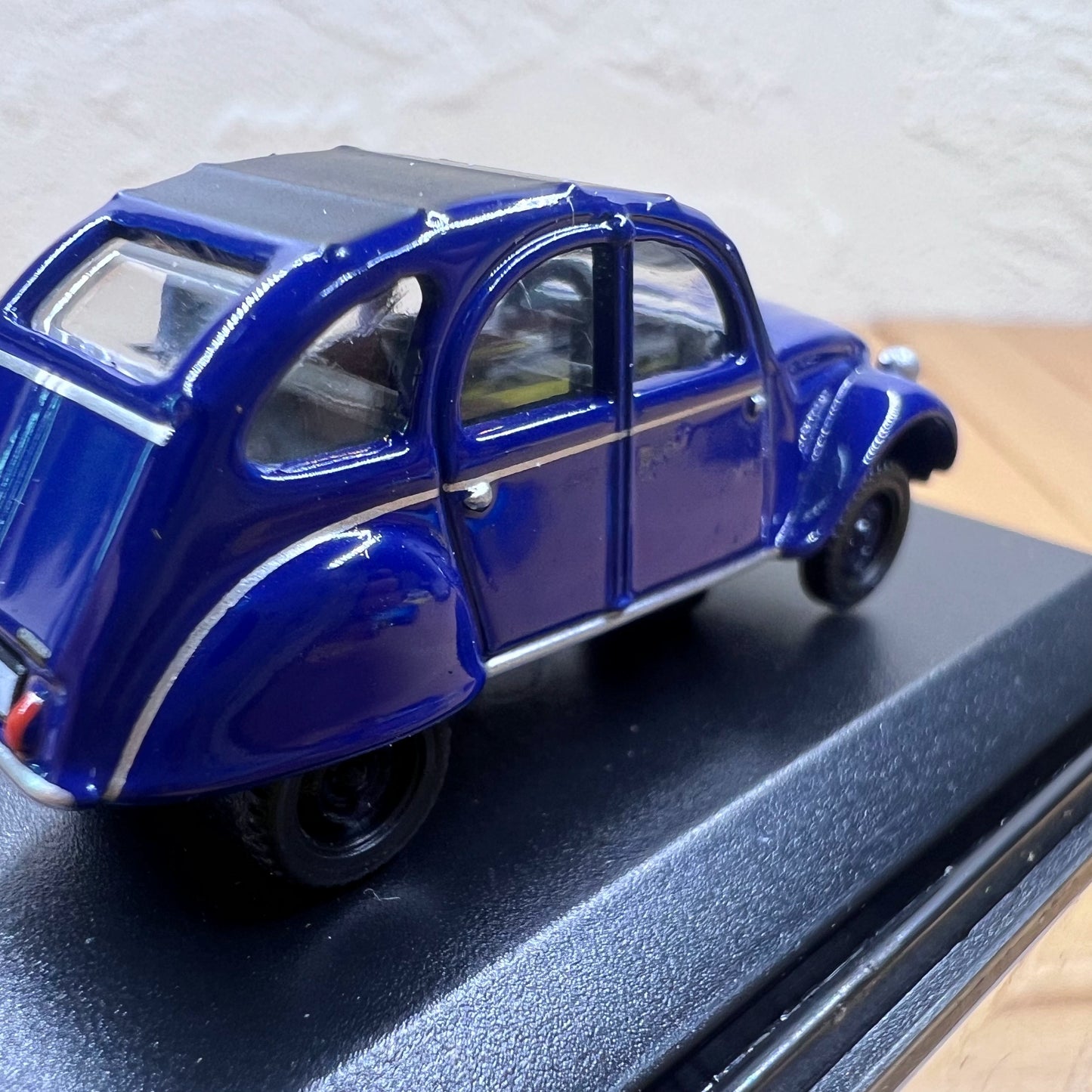 1/76 Scale Citroën 2CV6 Diecast Model Car