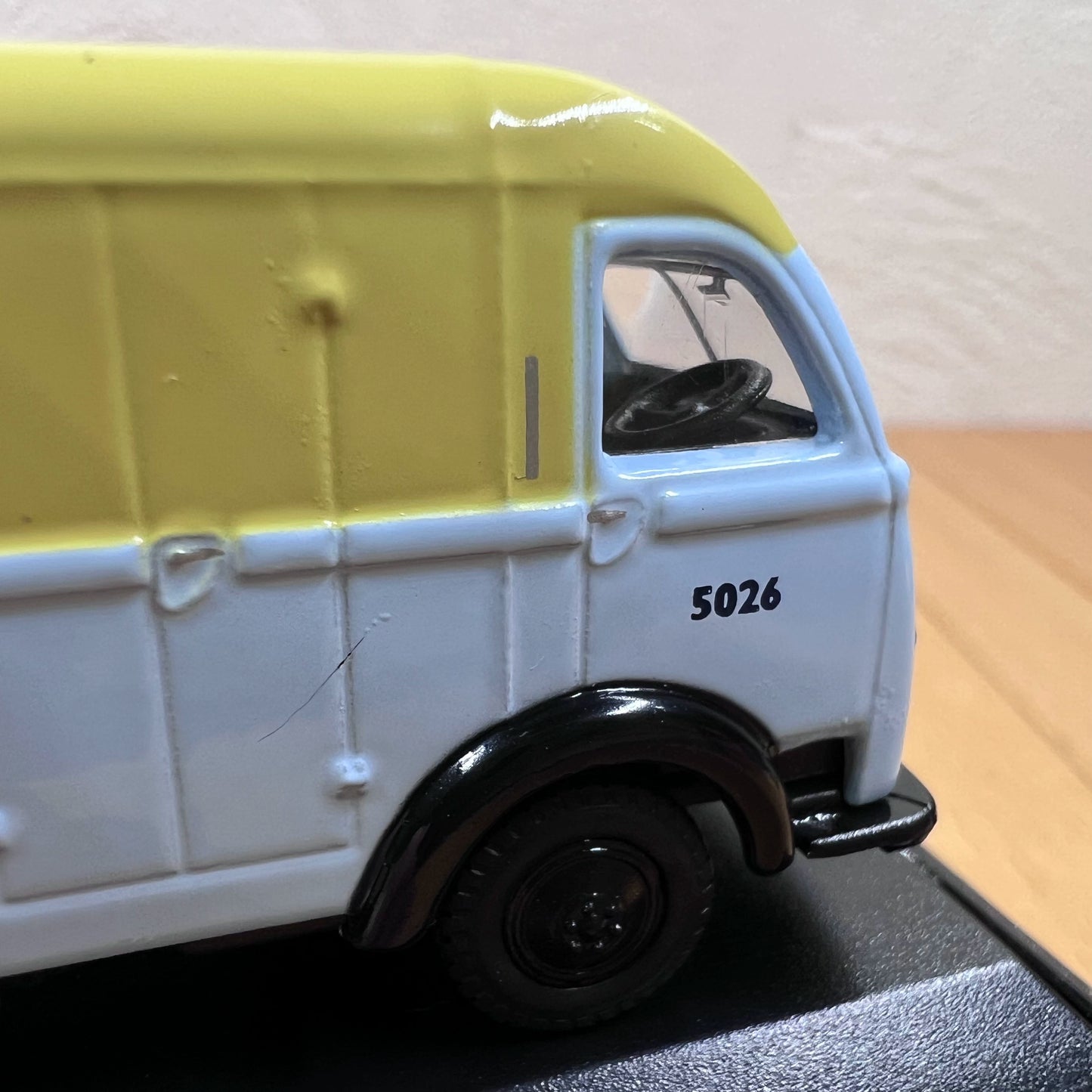 1/76 Scale Walls Ice Cream Van Diecast Model Car