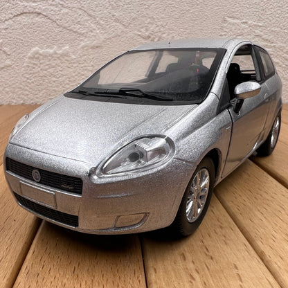 1/24 Scale 2008 Fiat Grande Punto Diecast Model Car