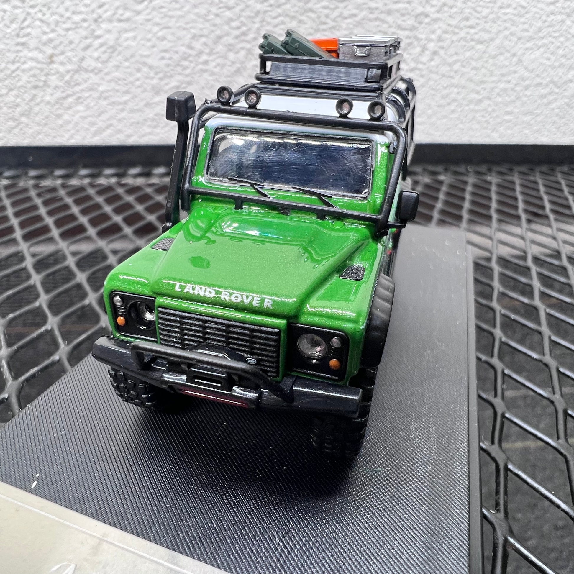 1/64 Scale Land Rover Defender 110 Diecast Model Car