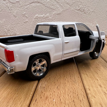 1/32 Scale 2014 Chevrolet Silverado Pickup Truck Diecast Model