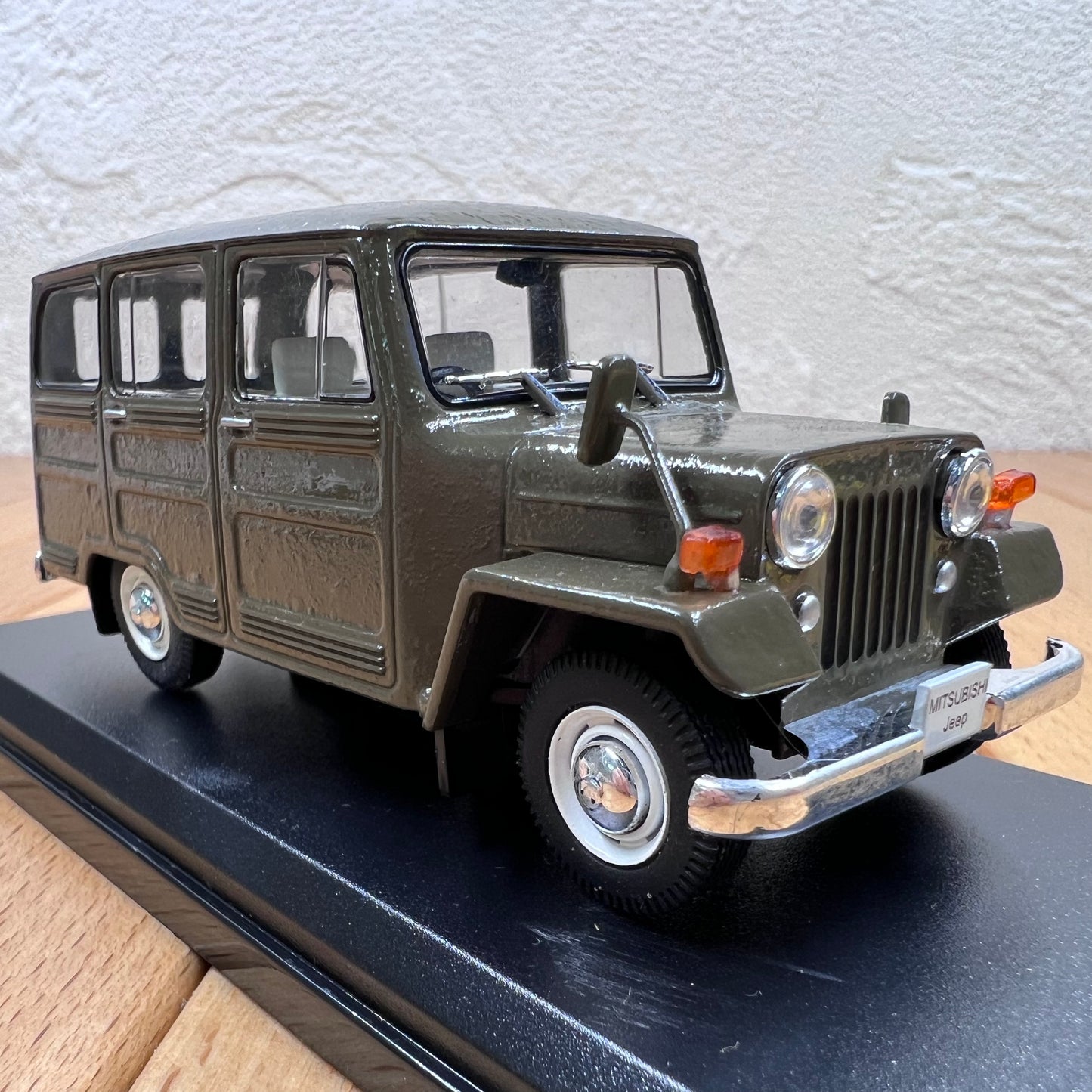 1/43 Scale 1961 Mitsubishi Jeep J30 Diecast Model Car