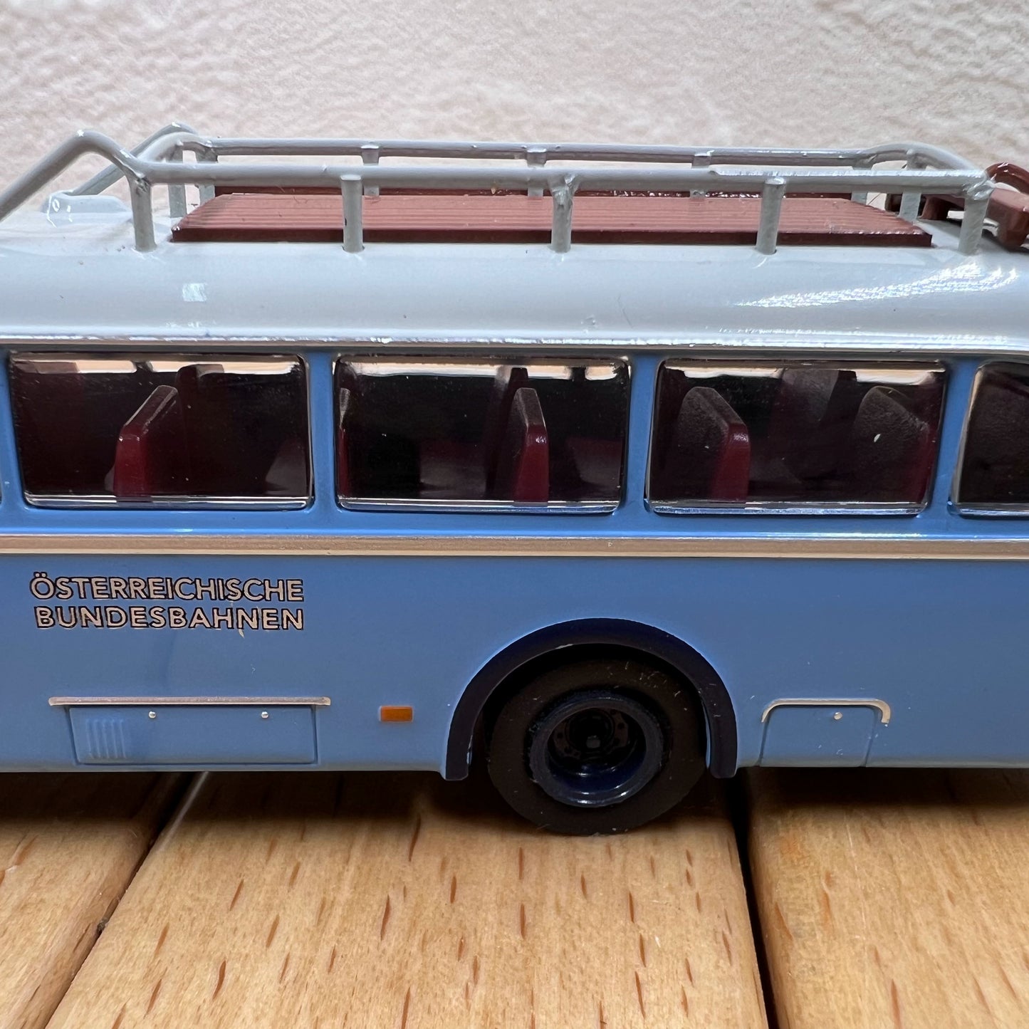 1/87 Scale Vintage Austria Bus Diecast Model