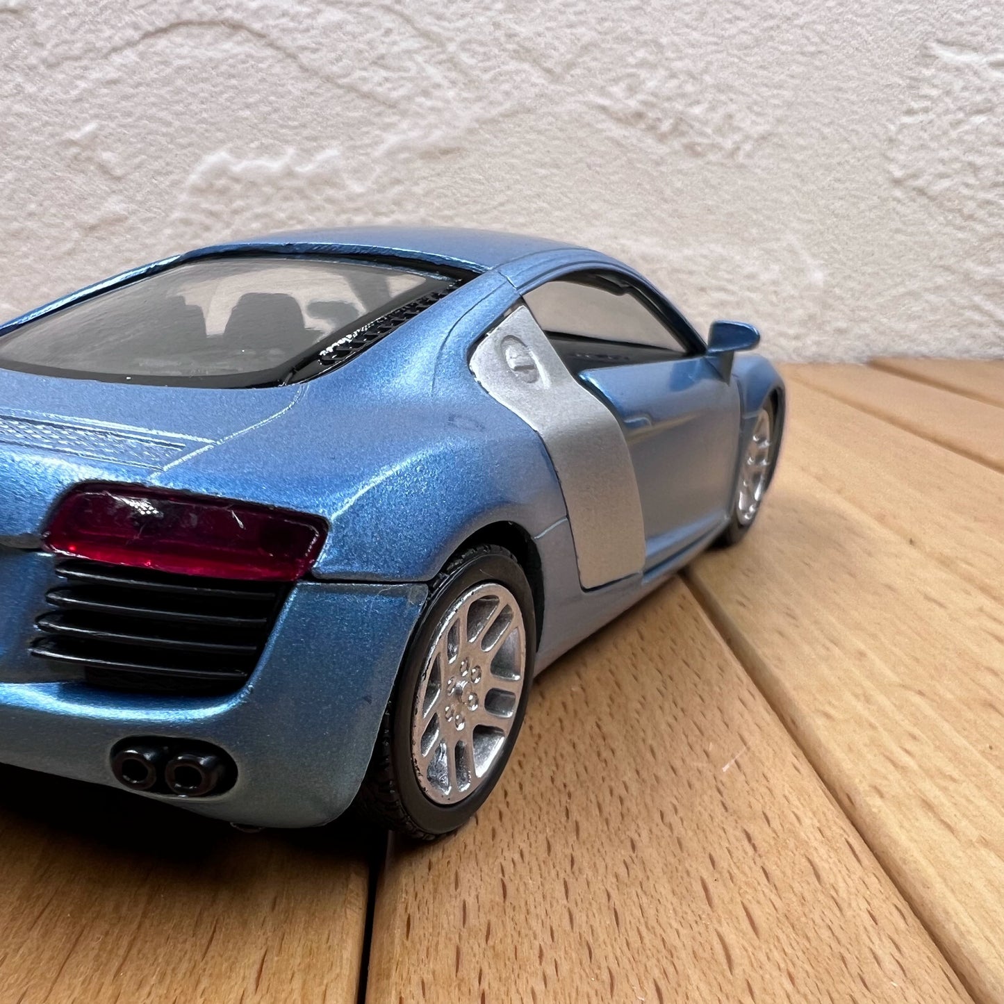 1/32 Scale Audi R8 Sports Car Diecast Model