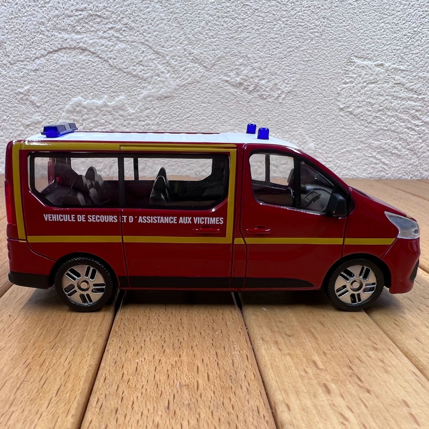 1/43 Scale Renault Trafic Ambulance Van Diecast Model Car