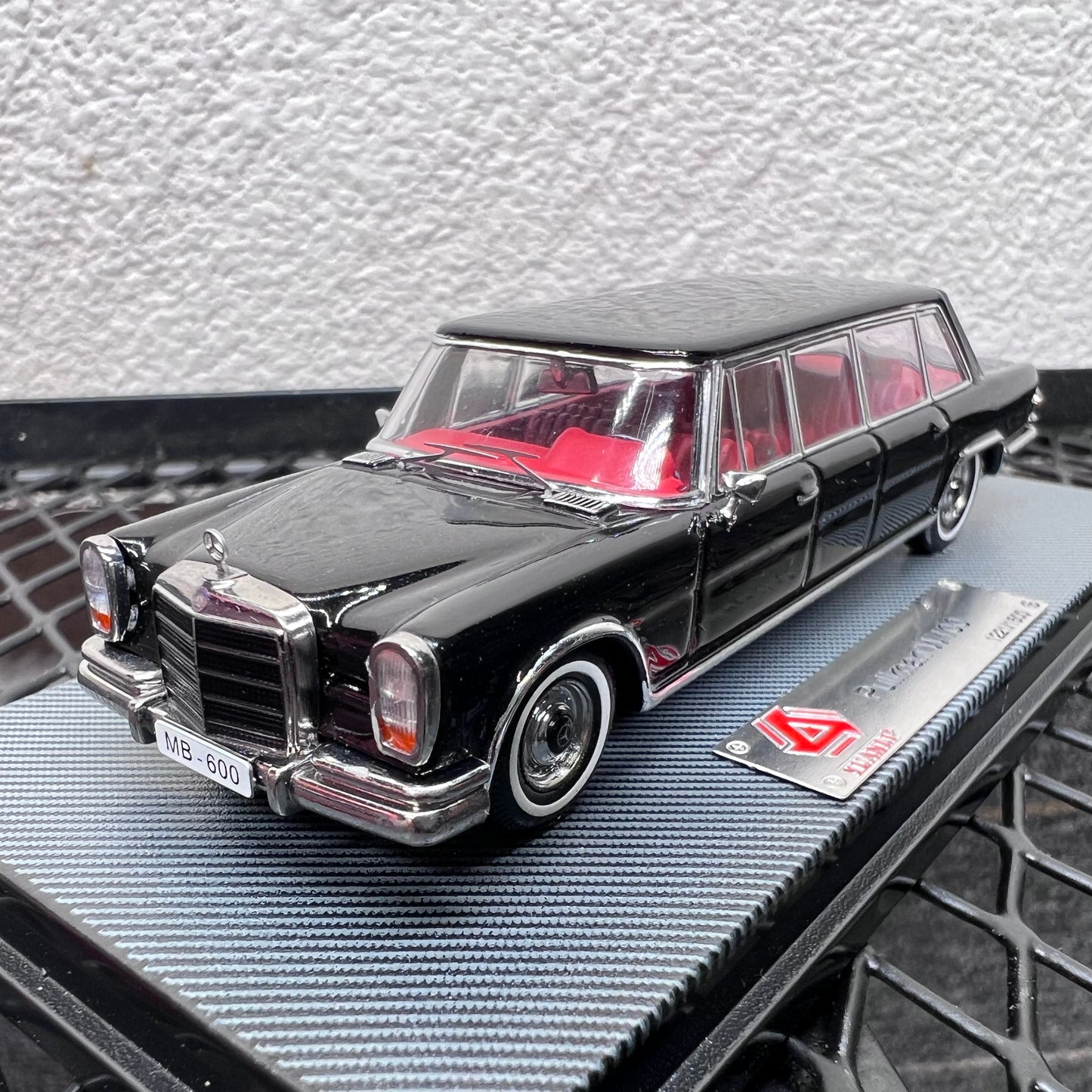 1/64 Scale 1975 Mercedes-Benz 600 (W100) Pullman Limousine Diecast Model Car