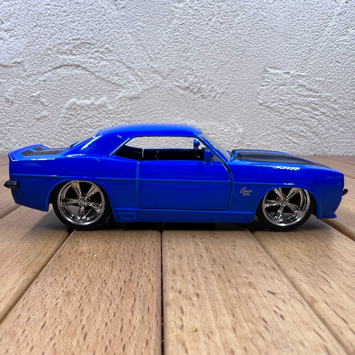 1/32 Scale 1969 Chevrolet Camaro SS Muscle Car Diecast Model