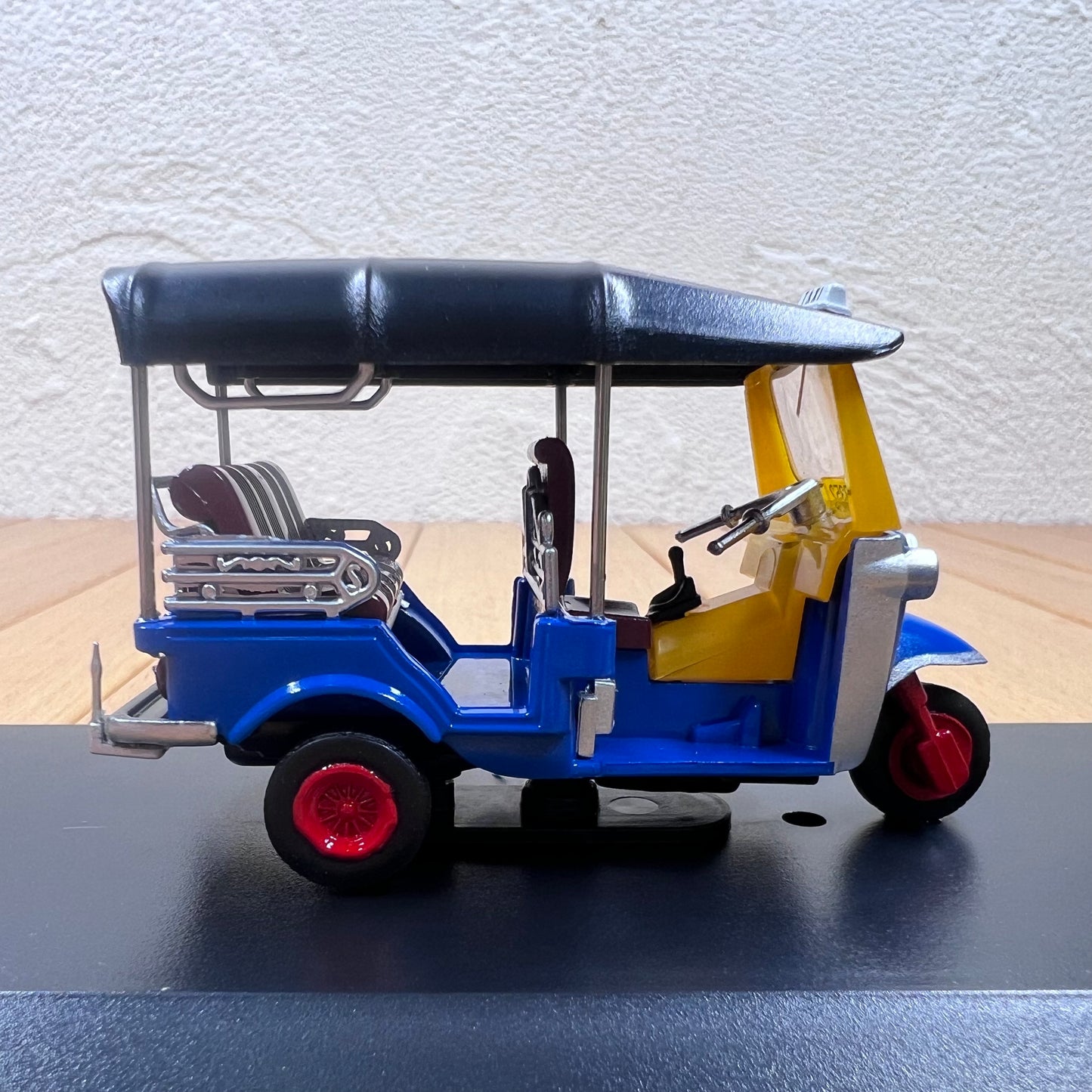 1/43 Scale 1980 Bangkok Tuk-Tuk Taxi Auto Rickshaw Diecast Model