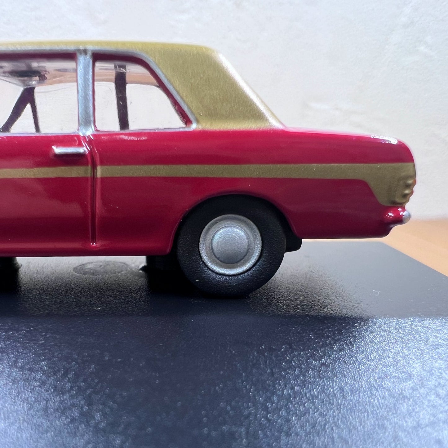 1/76 Scale Ford Cortina Diecast Model Car