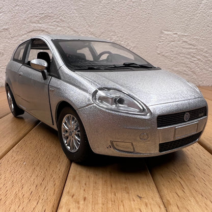 1/24 Scale 2008 Fiat Grande Punto Diecast Model Car