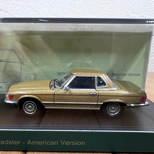 1/64 Scale 1973 Mercedes-Benz 450SL Vintage Sports Car Diecast Model