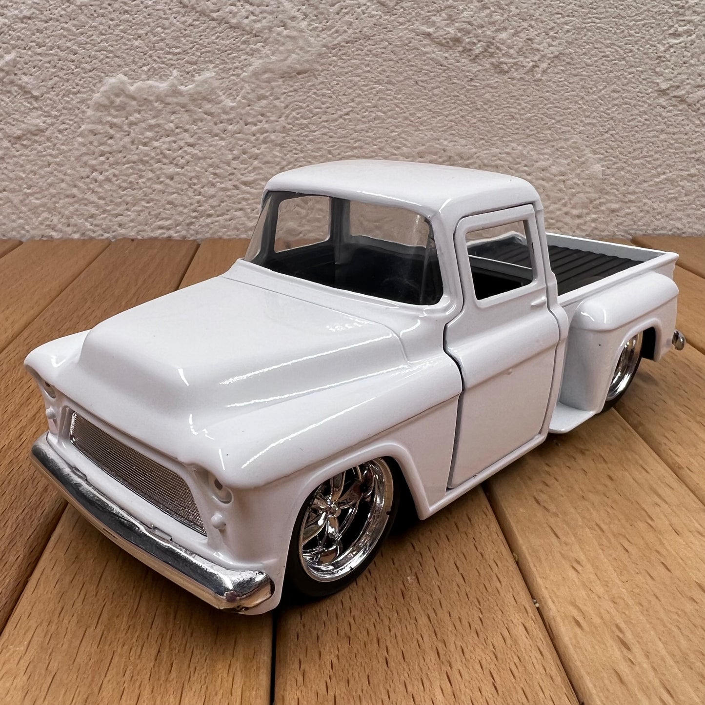 1/32 Scale 1955 Chevrolet Stepside Pickup Diecast Model Truck