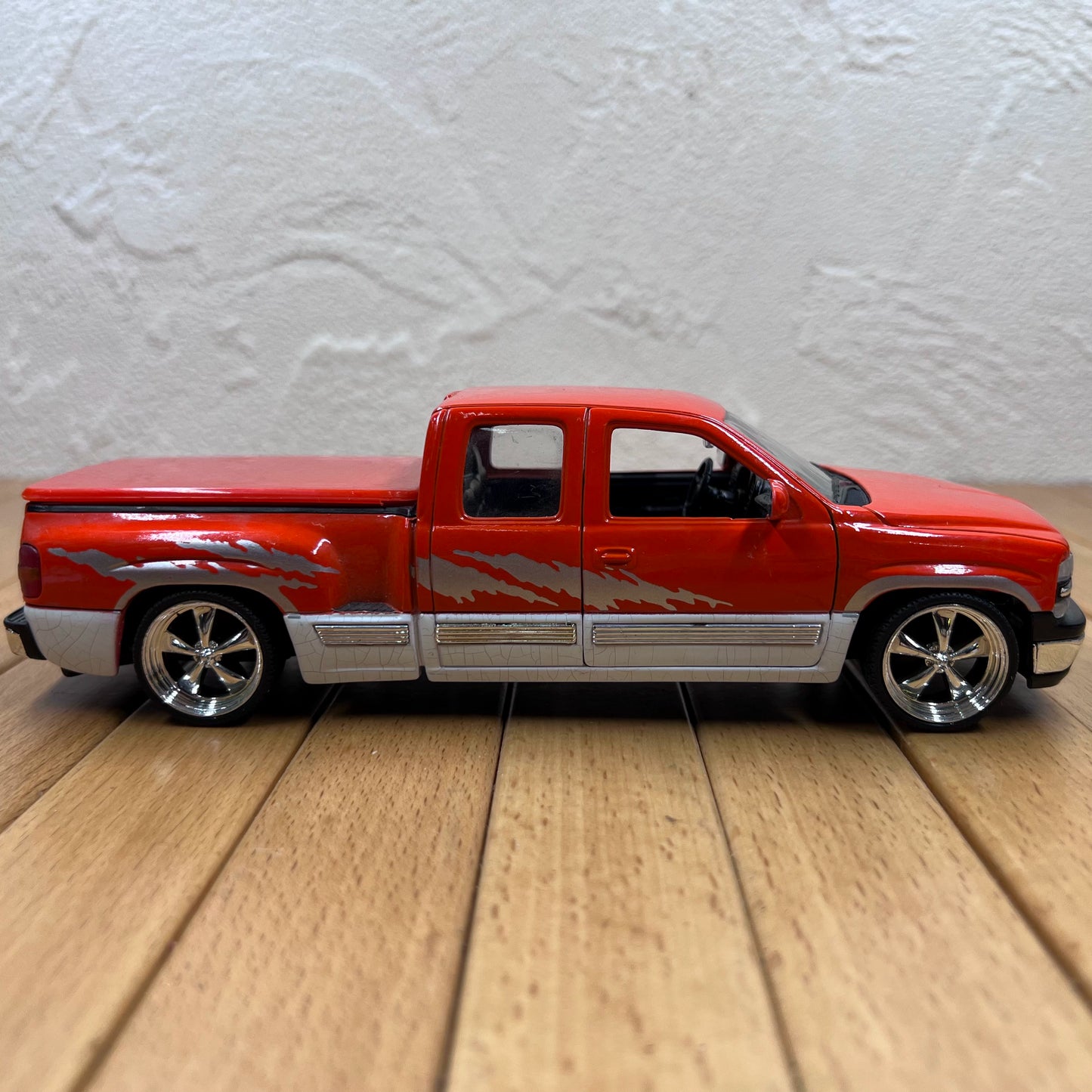 1/24 Scale 1999 Chevrolet Silverado Truck Diecast Model