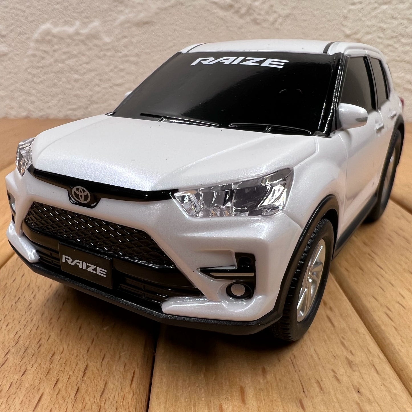 1/32 Scale Toyota Raize SUV Diecast Model Car