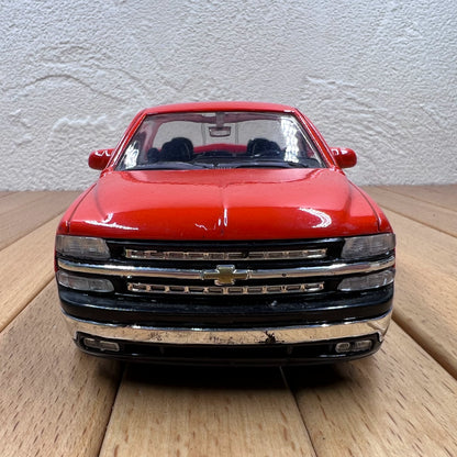 1/24 Scale 1999 Chevrolet Silverado Truck Diecast Model