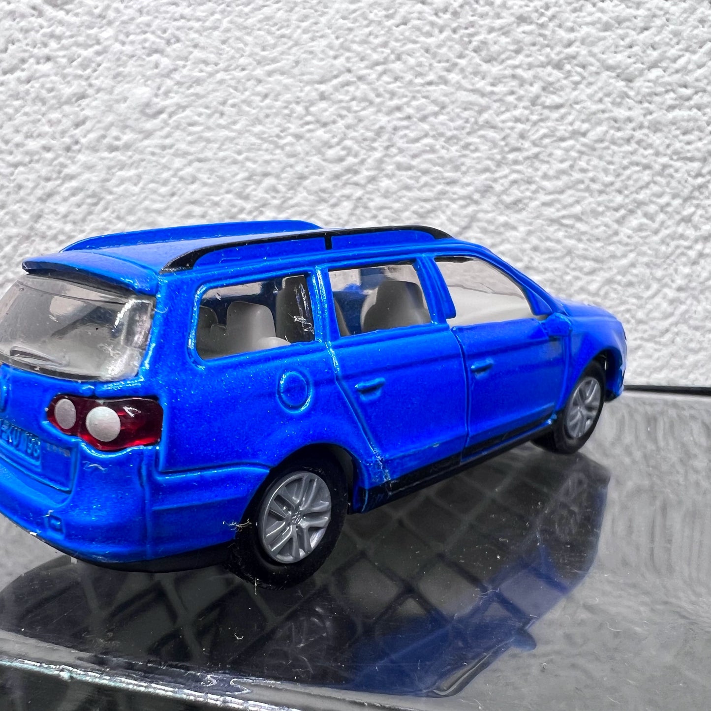 1/64 Scale Volkswagen Passat R36 Wagon Diecast Model Car