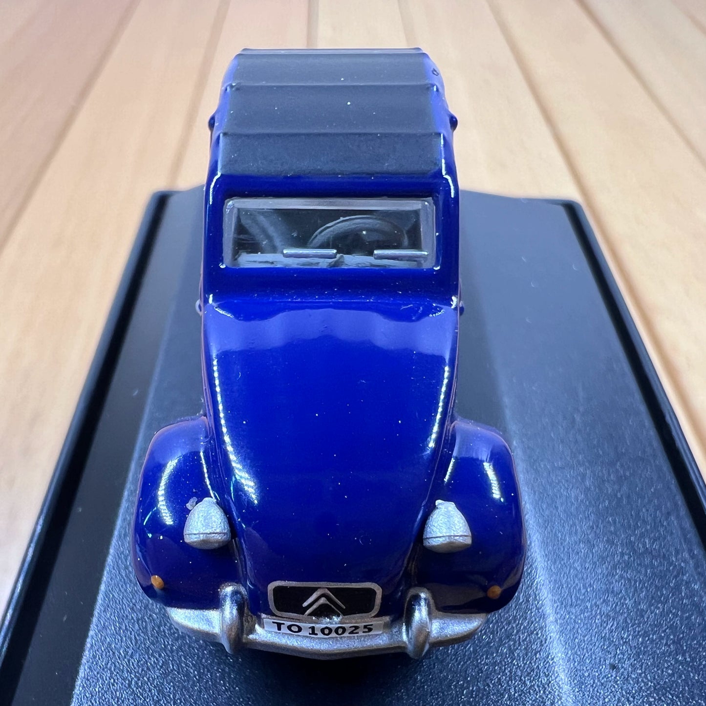 1/76 Scale Citroën 2CV6 Diecast Model Car