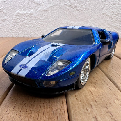 1/32 Scale 2005 Ford GT Sports Car Diecast Model