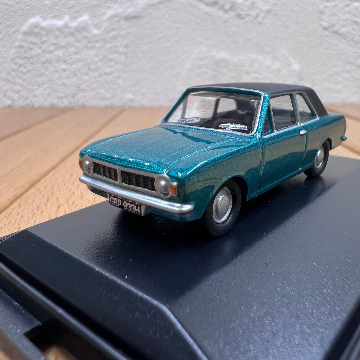 1/76 Scale Ford Cortina Diecast Model Car