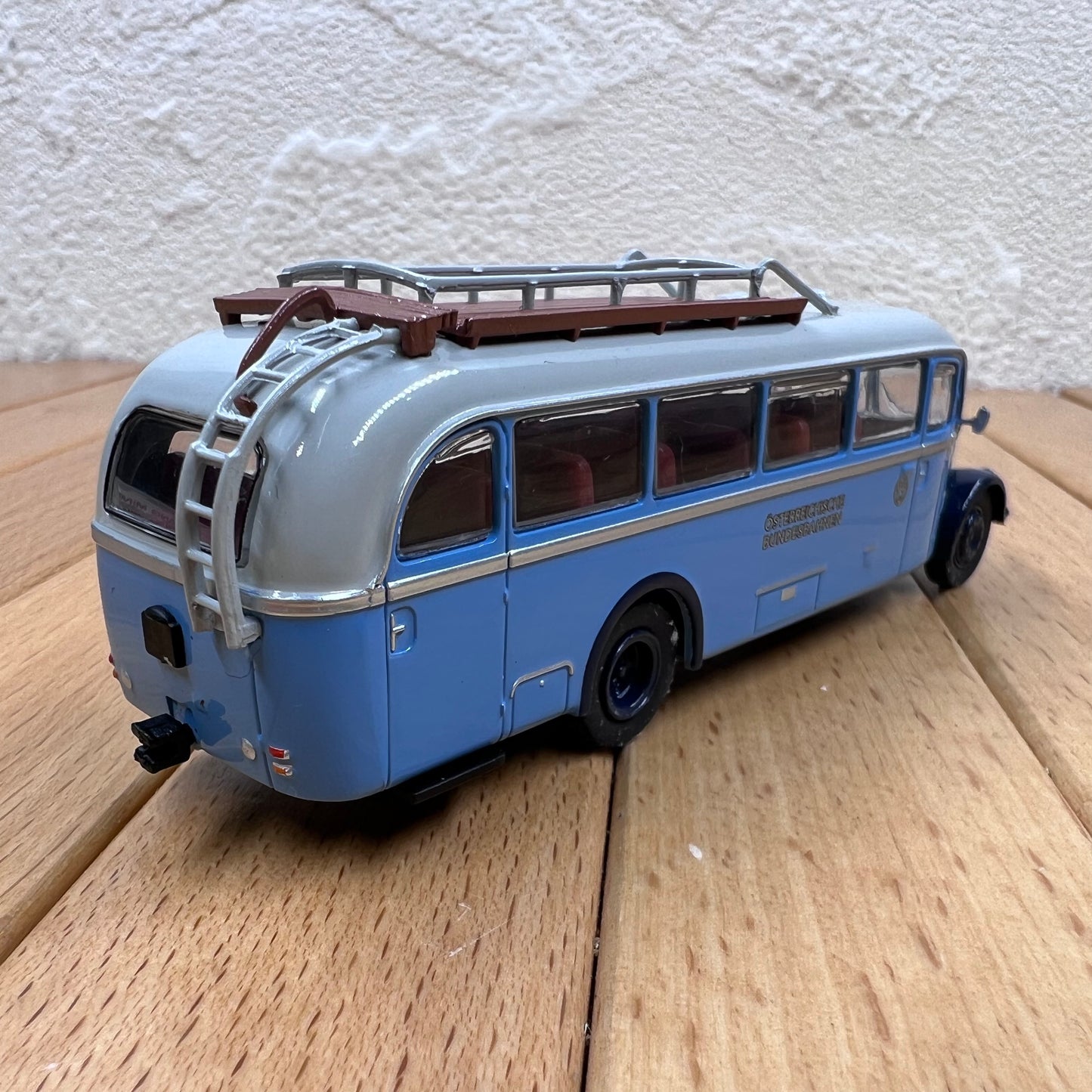 1/87 Scale Vintage Austria Bus Diecast Model