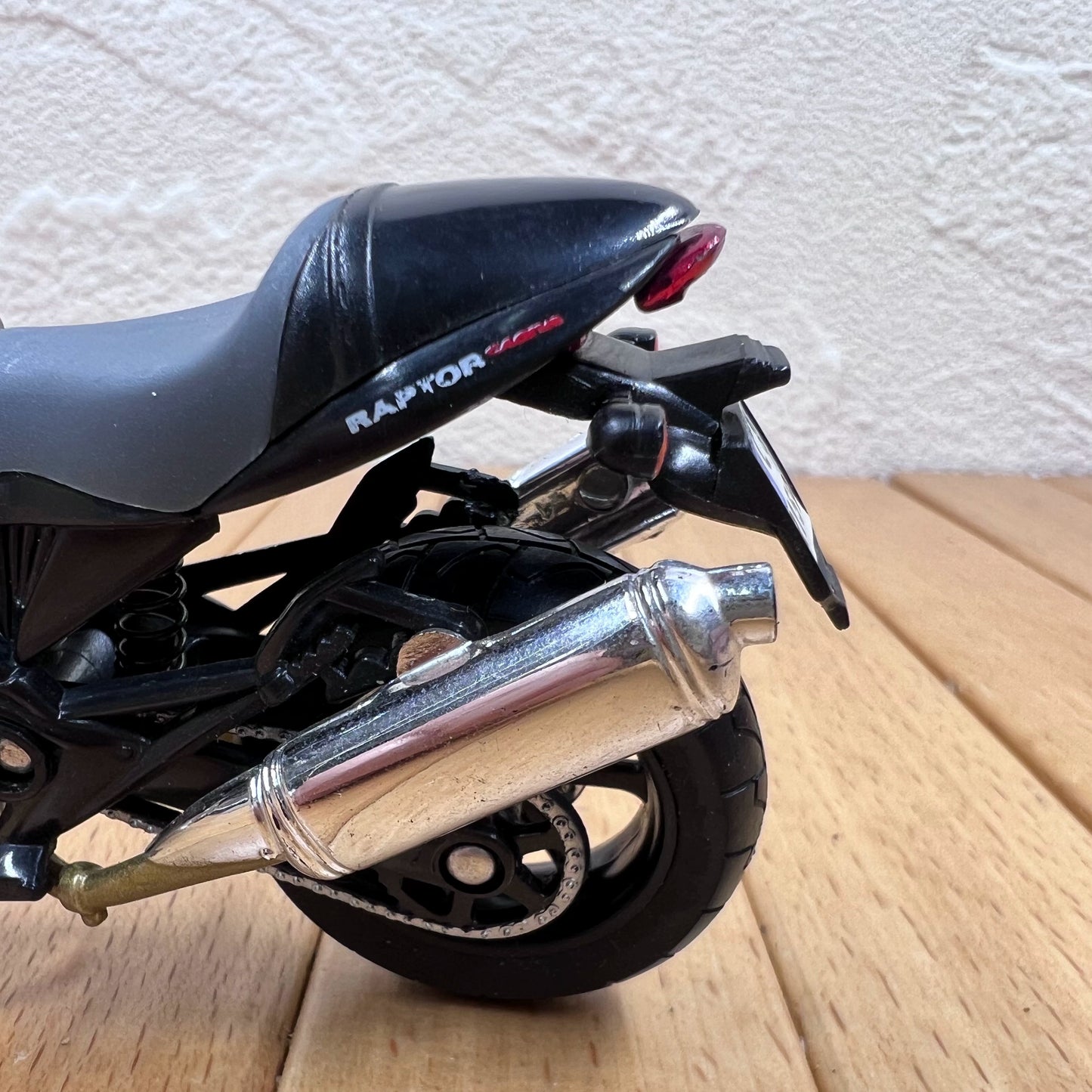 1/18 Scale 2004 Cagiva Raptor Diecast Model Motorcycle