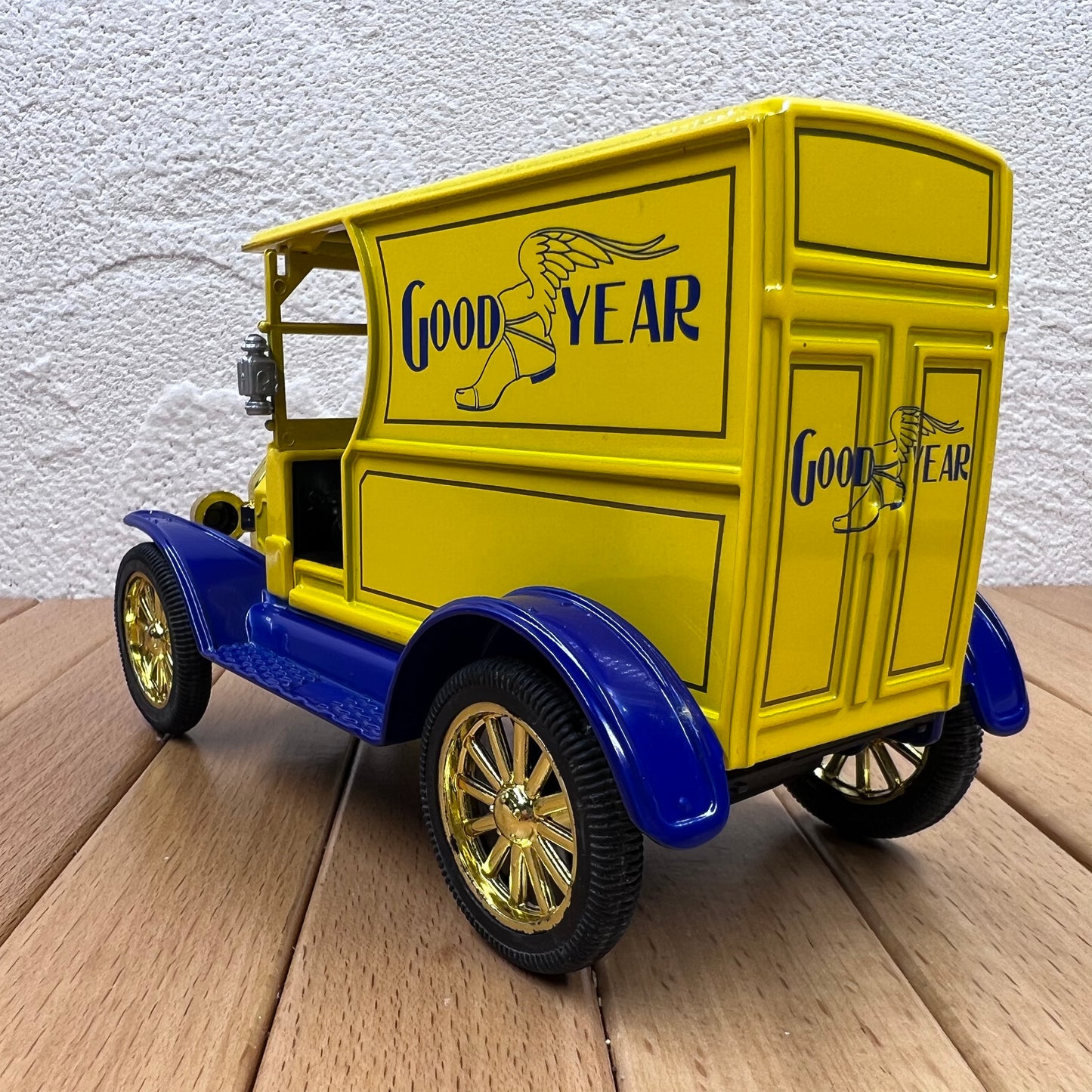 1/24 Scale Vintage Truck Diecast Model Car