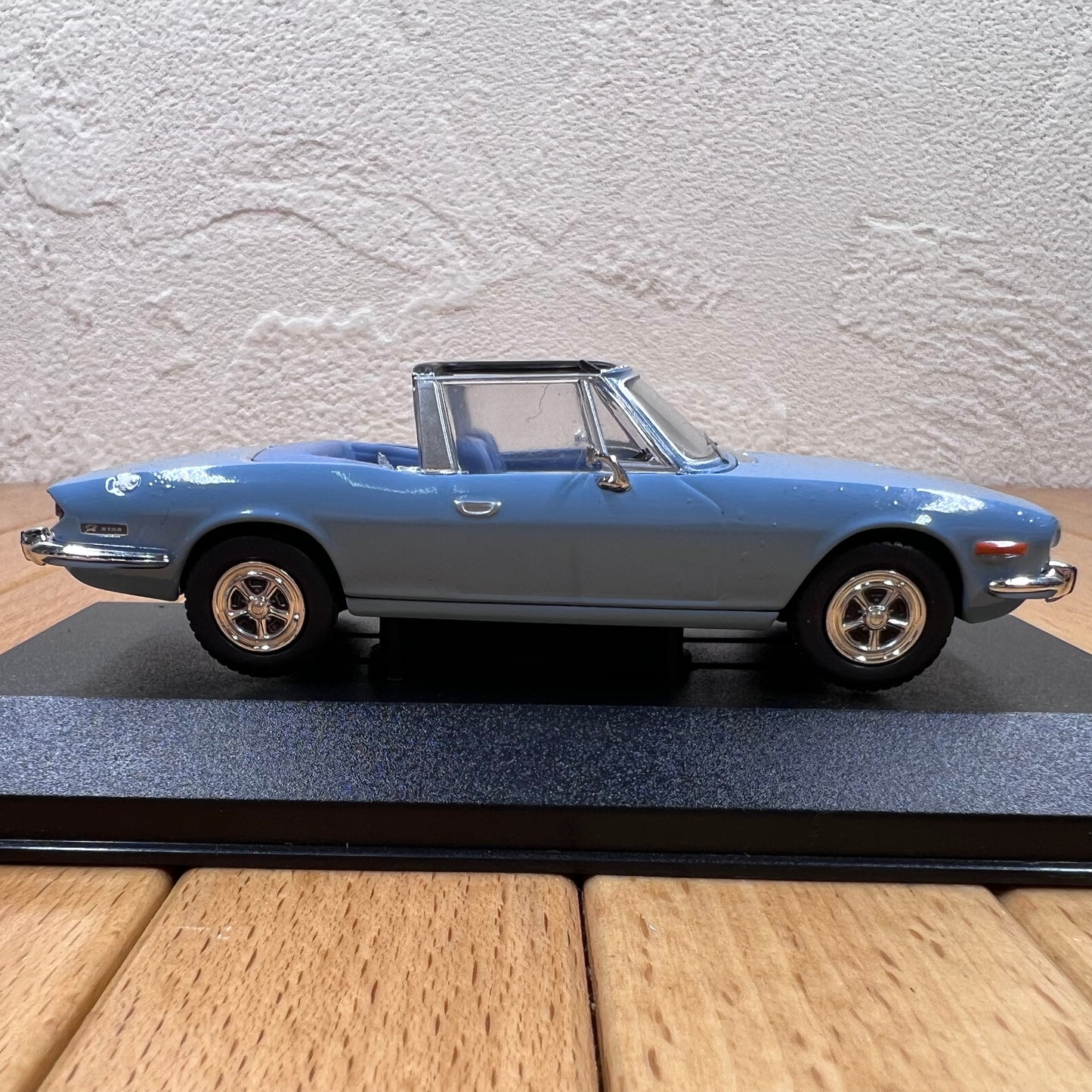 1/43 Scale 1970 Triumph Stag Sports Car Diecast Model