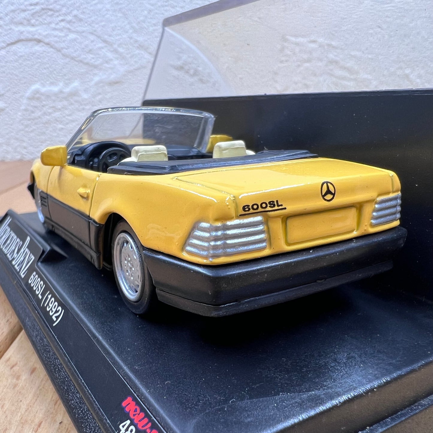 1/43 Scale 1992 Mercedes-Benz 600 SL Convertible Car Diecast Model