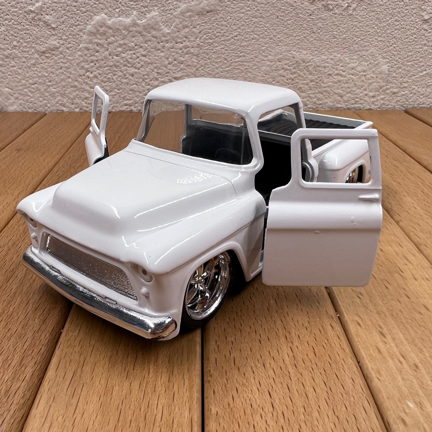 1/32 Scale 1955 Chevrolet Stepside Pickup Diecast Model Truck