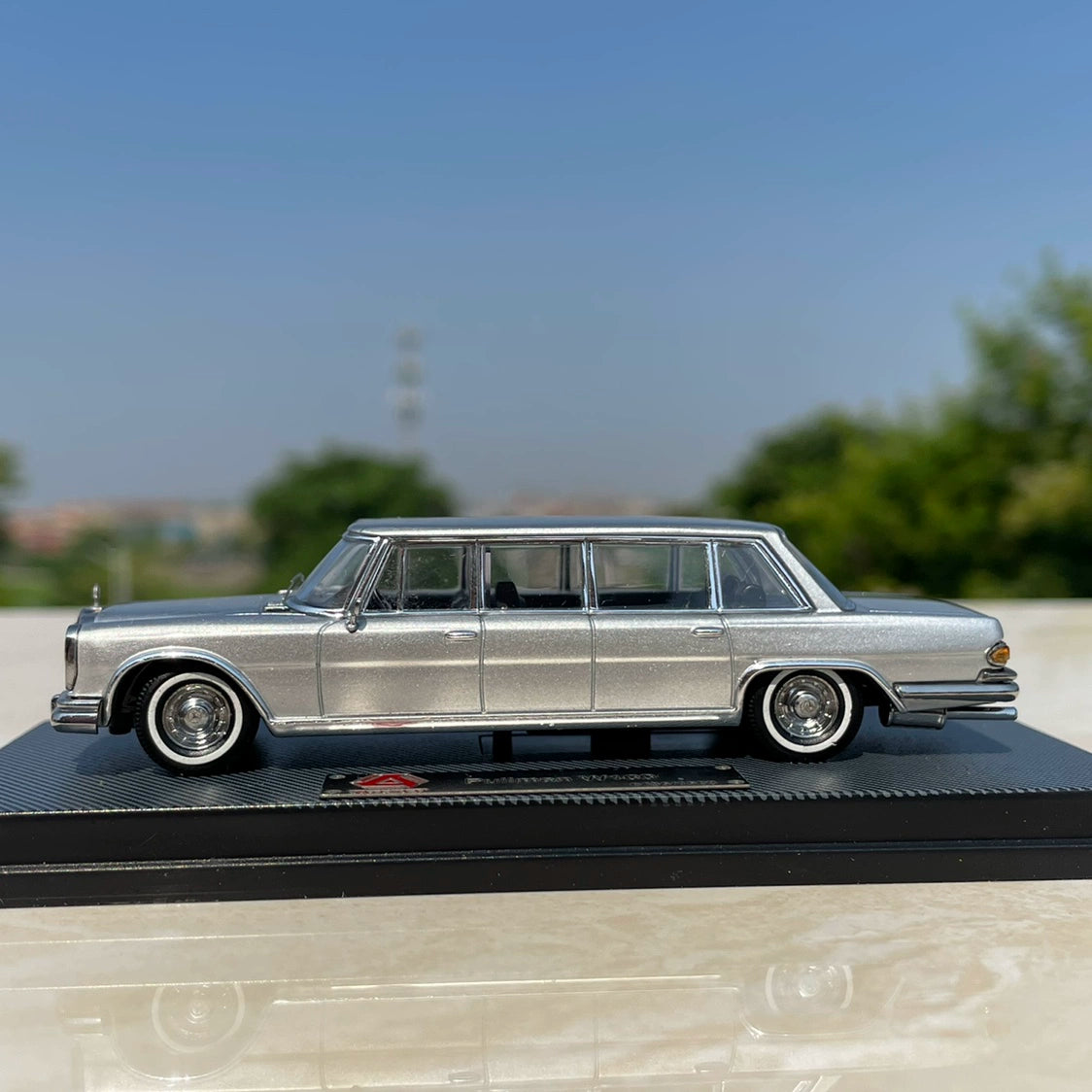 1/64 Scale Mercedes-Benz 600 W100 Pullman Limousine Diecast Model