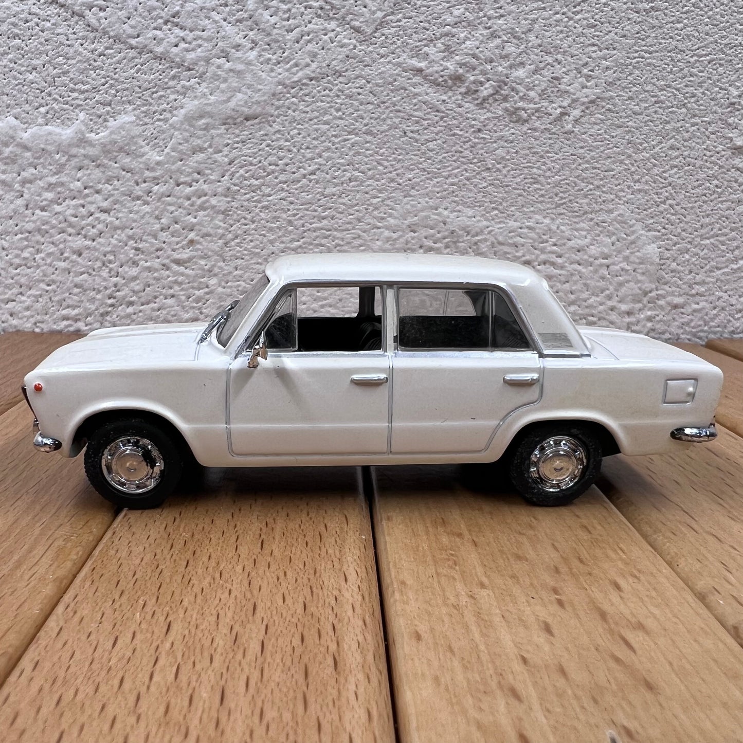 1/43 Scale Fiat 125p Diecast Model Car