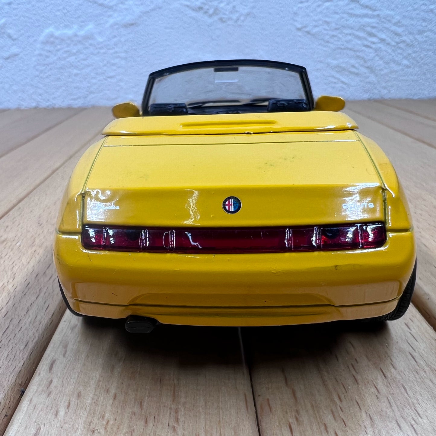 1/32 Scale 2003 Alfa Romeo Spider Roadster Diecast Model Car