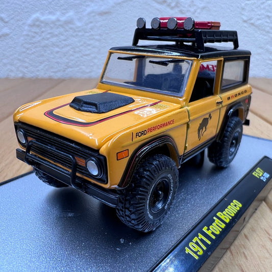 1/64 Scale 1971 Ford Bronco SUV Diecast Model Car