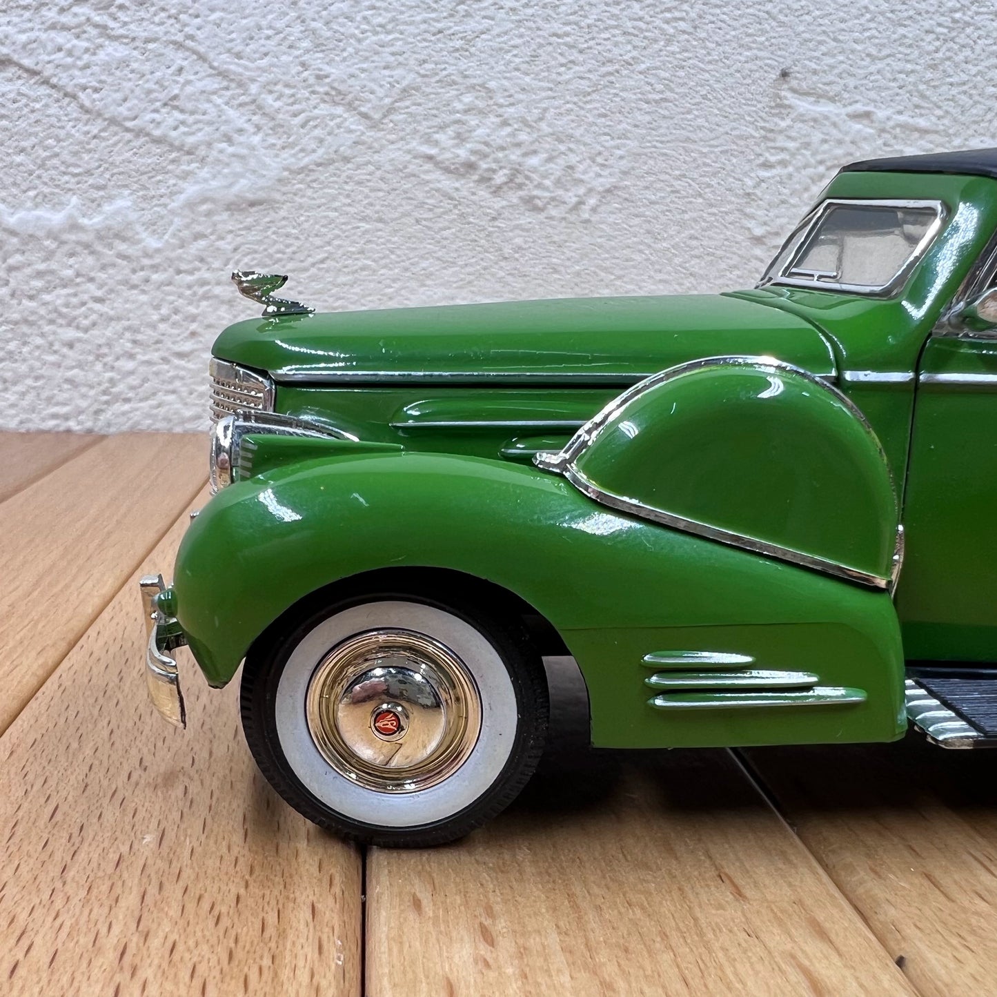 1/32 Scale 1938 Cadillac Series 70 Diecast Model Car