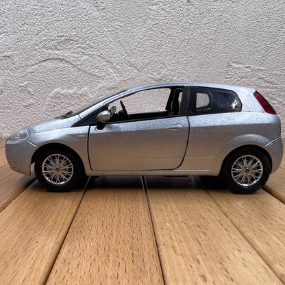 1/24 Scale 2008 Fiat Grande Punto Diecast Model Car