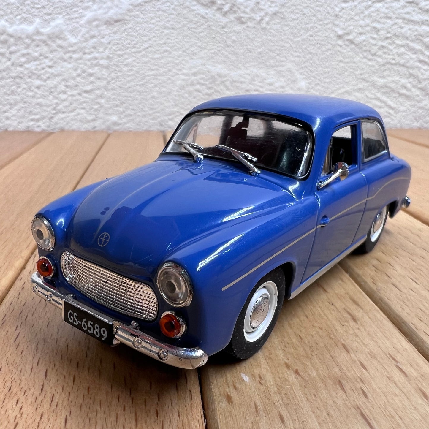 1/43 Scale FSO Syrena 104 Diecast Model Car