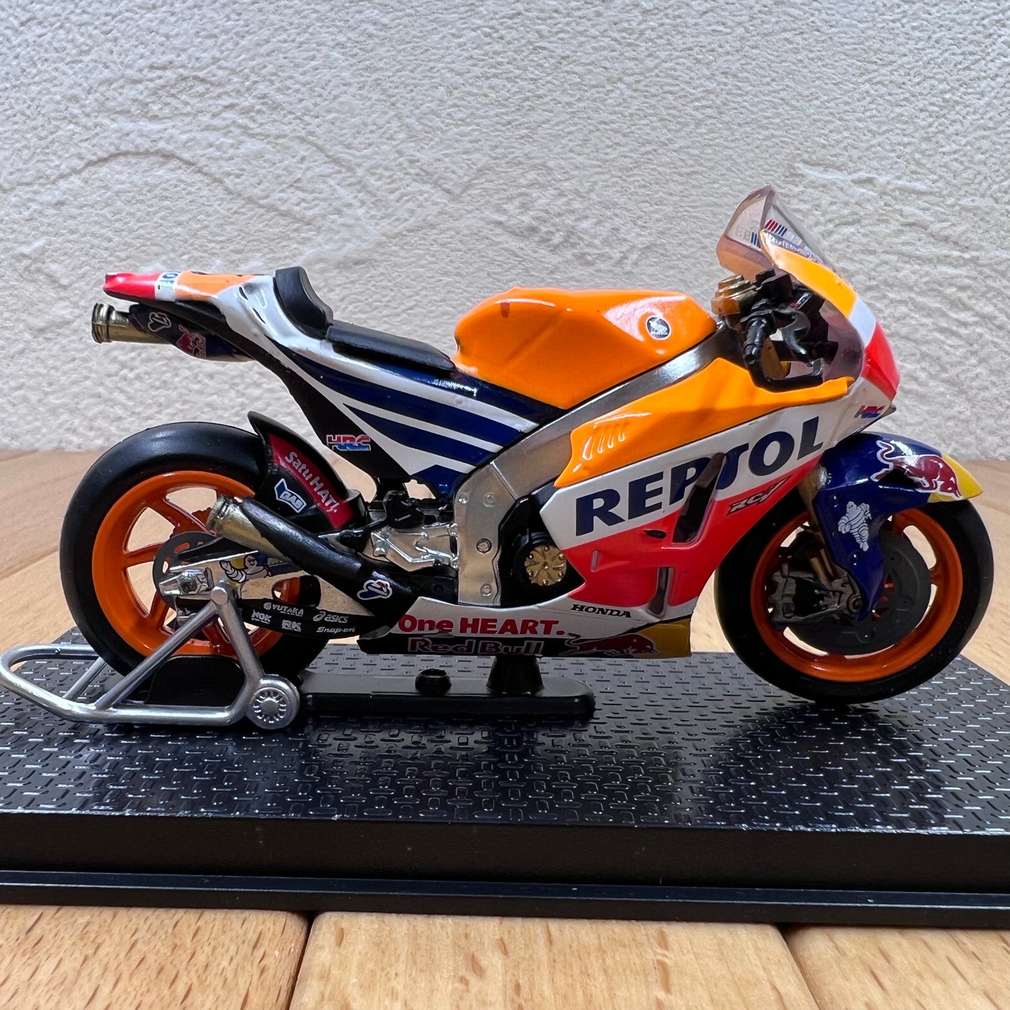 1/24 Scale 2016 Repsol Honda RC213V Racing Motorcycle Diecast Model