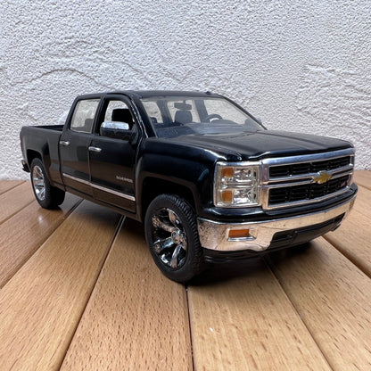 1/24 Scale 2014 Chevrolet Silverado Truck Diecast Model Car