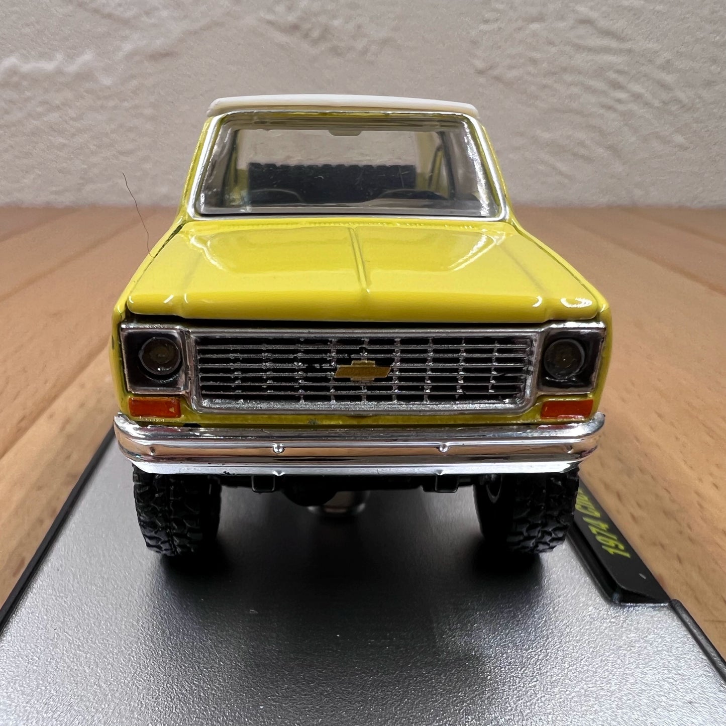 1/64 Scale 1974 Chevrolet K5 Blazer SUV Diecast Model Car