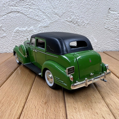 1/32 Scale 1938 Cadillac Series 70 Diecast Model Car