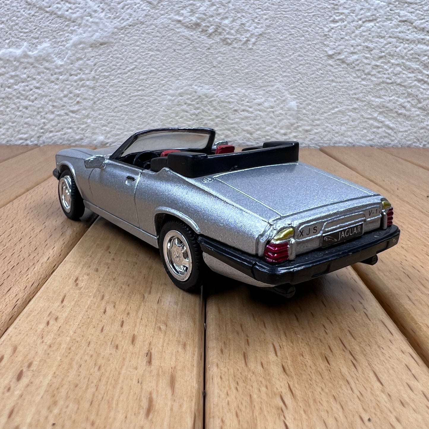 1/43 Scale 1988 Jaguar XJ-S Diecast Model Car