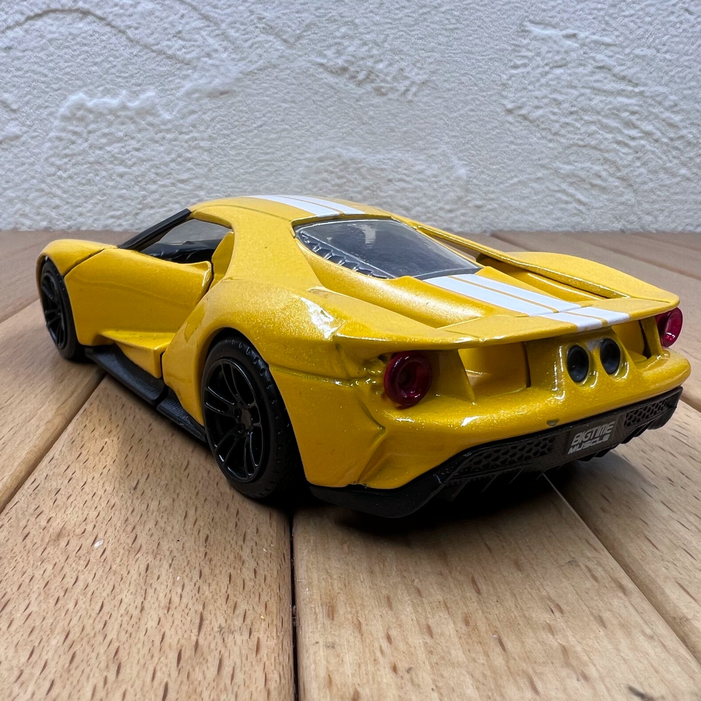 1/32 Scale 2017 Ford GT Sports Car Diecast Model