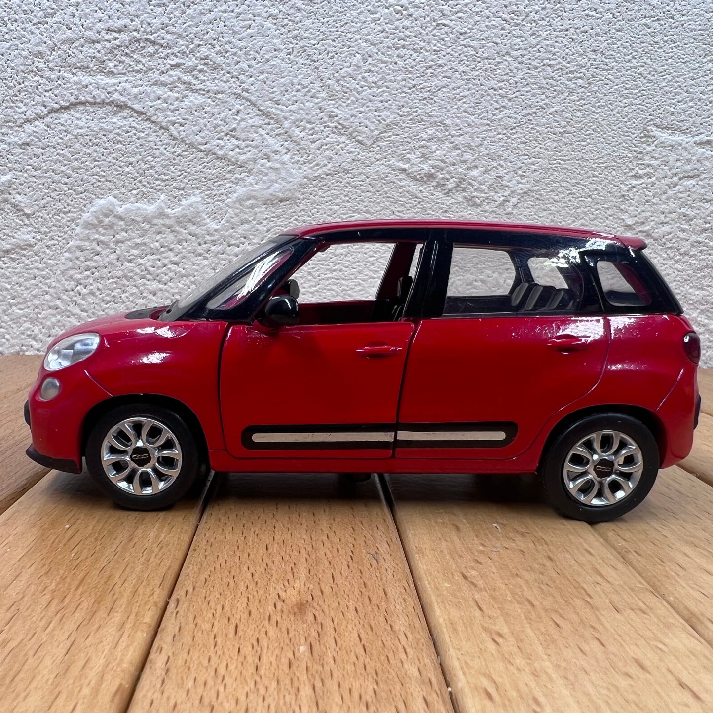 1/32 Scale 2013 Fiat 500L MPV Diecast Model Car